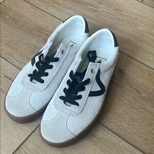 Vans Women's Sneakers in Cream and Black